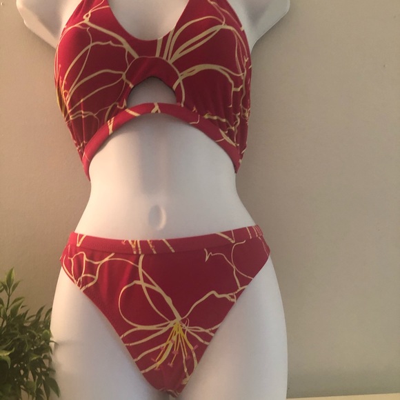 CUPSHE Red Bikini 👙 - Picture 5 of 14